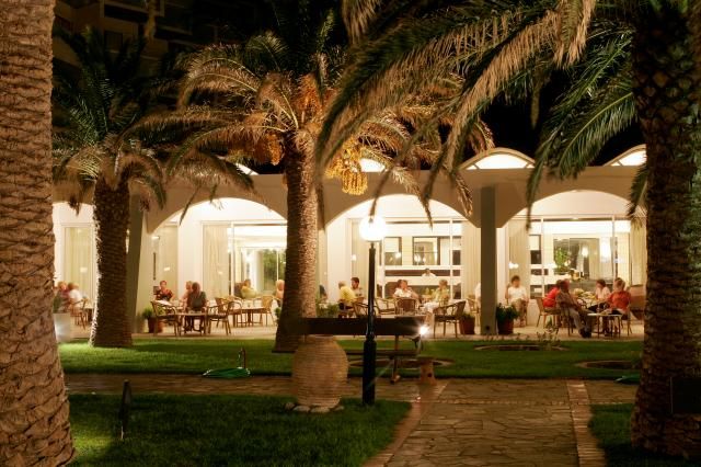 Hotel v noci